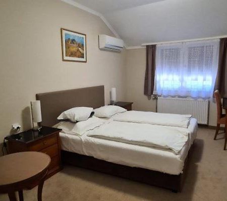 Korona Panzio Bed & Breakfast Hatvan Luaran gambar