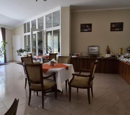 Korona Panzio Bed & Breakfast Hatvan Luaran gambar
