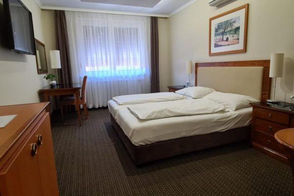 Korona Panzio Bed & Breakfast Hatvan Luaran gambar