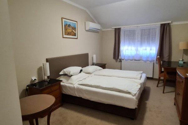 Korona Panzio Bed & Breakfast Hatvan Luaran gambar