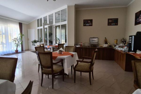 Korona Panzio Bed & Breakfast Hatvan Luaran gambar